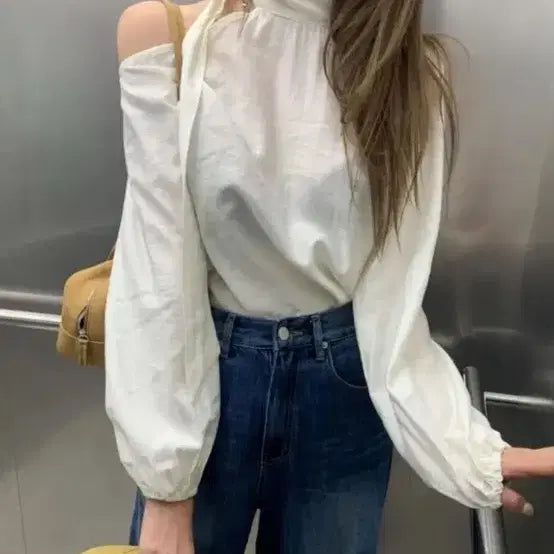 [BUNJANG] Poster Slit Blouse New Arrival / 포스터 트임 블라우스 새상품