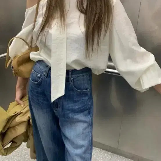 [BUNJANG] Poster Slit Blouse New Arrival / 포스터 트임 블라우스 새상품