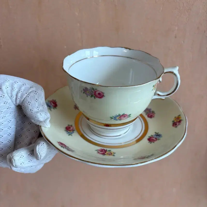 [BUNJANG] 1960s Colclough Pastel Floral Cup and Saucer Set / 1960년 영국 콜클로우 컵앤소서