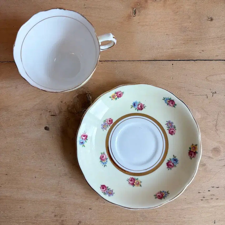 [BUNJANG] 1960s Colclough Pastel Floral Cup and Saucer Set / 1960년 영국 콜클로우 컵앤소서