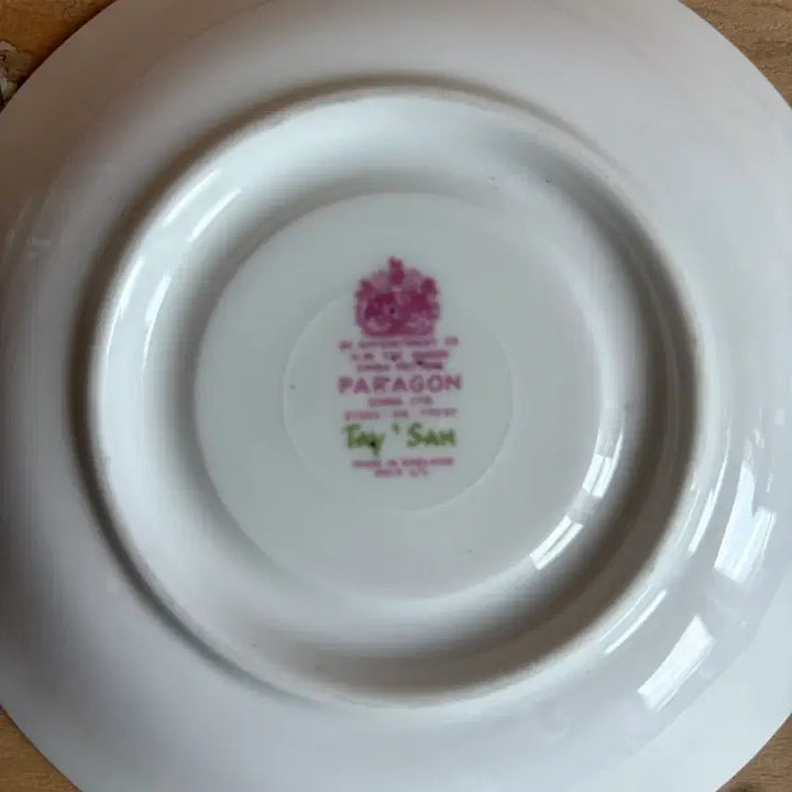 [BUNJANG] 1950s Paragon "Tuscan" Floral Gilded Cup &amp; Saucer Set / 1950년대 영국 빈티지 파라곤 타이산 컵앤소서