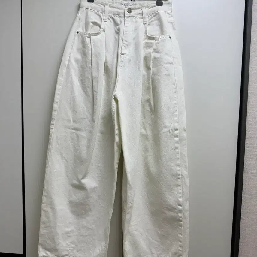 [BUNJANG] Slowmood Wide Pintuck Denim Pants Ivory S (Short Ver.) / 슬로우무드 와이드 핀턱 데님 팬츠 아이보리 s (숏버전)