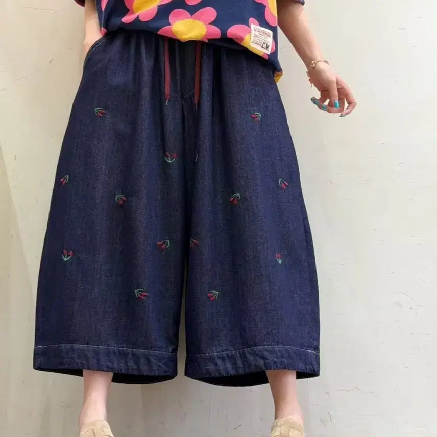[SOLD OUT] [새상품]귀여운 플라워 자수 밴딩 와이드 데님 팬츠