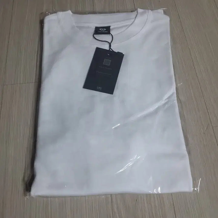 [BUNJANG] YG Select TREASURE 20 City Edition Short Sleeve T-Shirt / YG SELECT 트레저 20 시티 에디션 반팔 티셔츠 양도합니다
