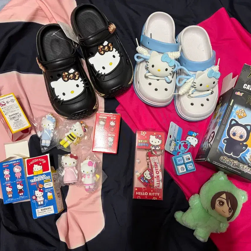 [BUNJANG] Hello Kitty Tokyo Random Figure &amp; Crocs &amp; Keycap &amp; Cube Keychain Bundle Set / 주말할인>헬로키티 도쿄랜덤피규어&amp;크록스&amp;키캡&amp;큐브키링( 일괄)