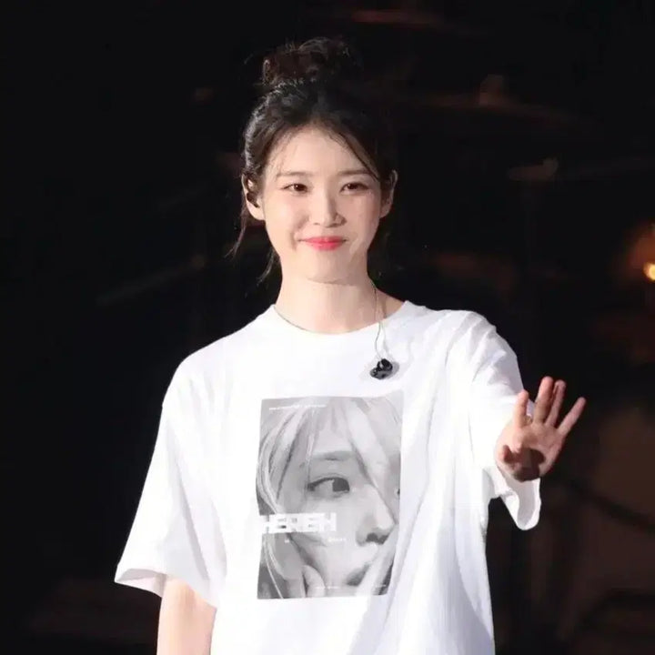 [BUNJANG] IU Here Con Osaka MD T-Shirt L Size / 아이유 헐콘 오사카MD티셔츠