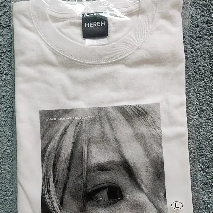 [BUNJANG] IU Here Con Osaka MD T-Shirt L Size / 아이유 헐콘 오사카MD티셔츠