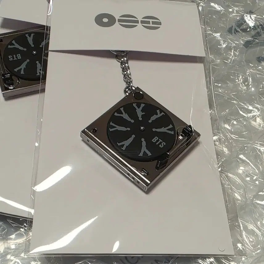 [BUNJANG] BTS Arirang Popup Turntable Mini Keyring (Sealed) / 방탄 아리랑 팝업 턴테이블 키링(미개봉)