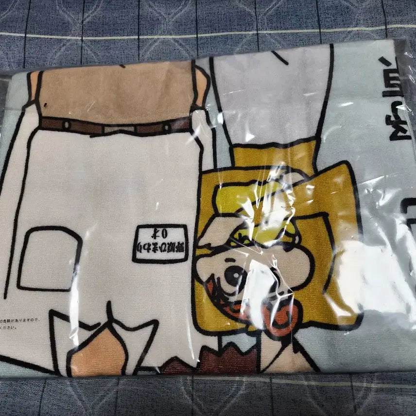 [BUNJANG] Crayon Shin-chan Cinéastes Vol. 2 "Wanted Poster" Big Towel / 짱구 명작 시네마즈 쿠지 C상 노하라 일가 지명수배 포스터 모양 빅타올