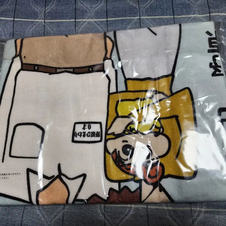 [BUNJANG] Crayon Shin-chan Cinéastes Vol. 2 "Wanted Poster" Big Towel / 짱구 명작 시네마즈 쿠지 C상 노하라 일가 지명수배 포스터 모양 빅타올