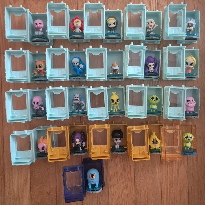 [BUNJANG] The Haunted House (Shinbi Apartment) Figure Bundle Set - 21 Pieces / 신비아파트 피규어 21개 일괄