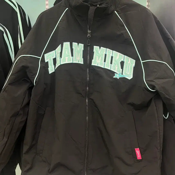 [BUNJANG] SPAO Hatsune Miku Windbreaker M Size Sealed / 스파오 팝업 하츠네 미쿠 윈드브레이커 M사이즈 미개봉