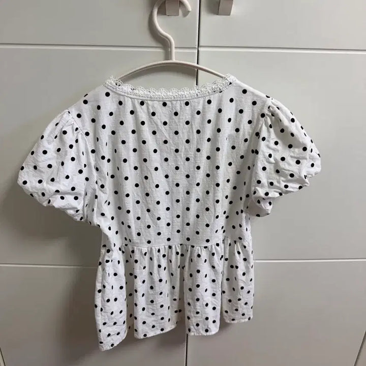[BUNJANG] Dot Pattern Short Sleeve Blouse / 에이블리 지그재그 도트 블라우스 반팔
