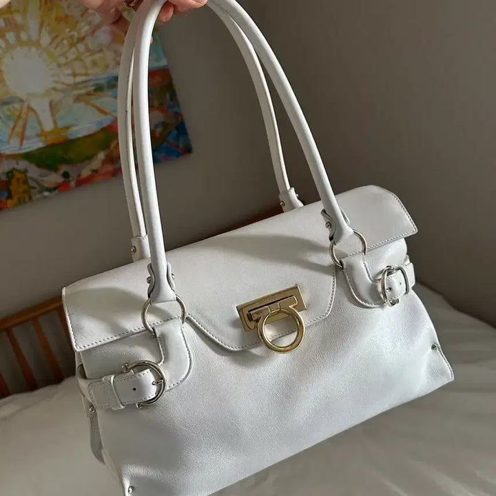 [BUNJANG] Salvatore Ferragamo Gancini Tote &amp; Shoulder Bag White / (6/21까지만)페라가모 간치니 토트 &amp; 숄더백 화이트