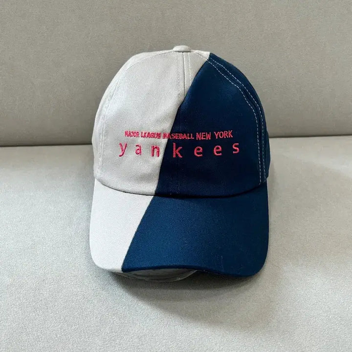 [BUNJANG] MLB New York Yankees Baseball Cap Navy Beige / 새상품 MLB 뉴욕양키스 볼캡 야구모자 F
