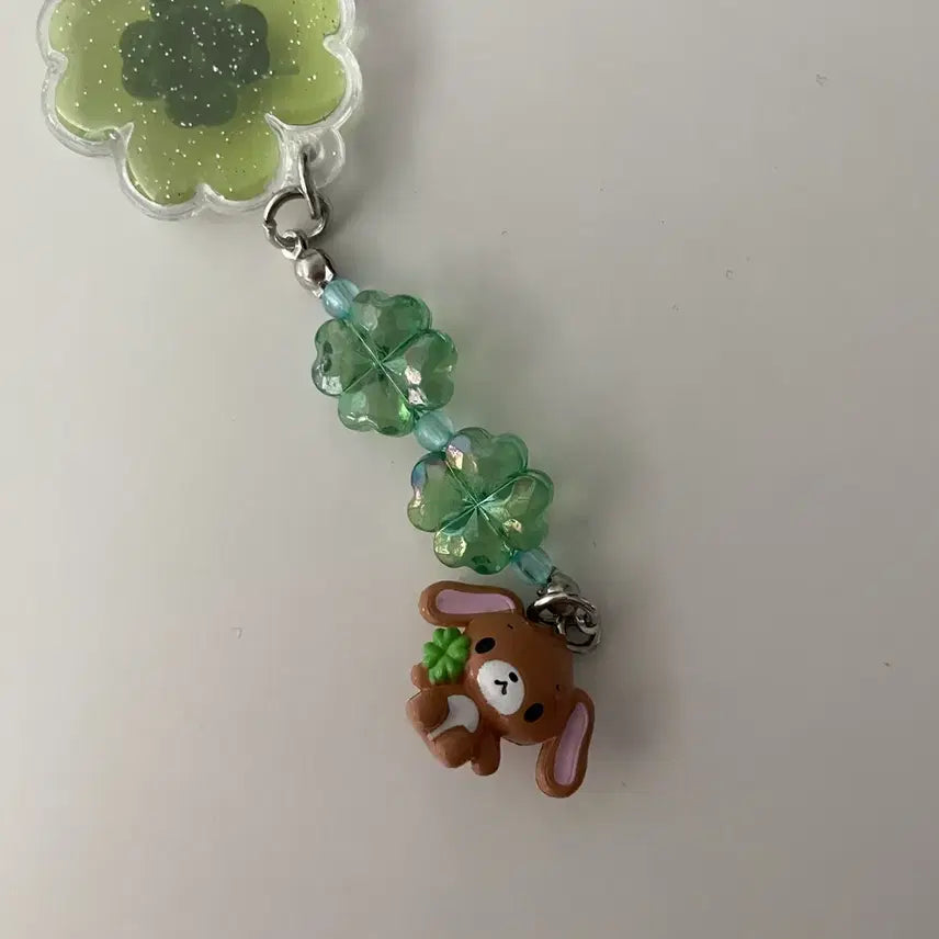[BUNJANG] Sugabunnies Kurousa Four-Leaf Clover Beaded Keychain Strap / 슈가바니즈 쿠로우사 네잎클로버 비즈 키링 스트랩