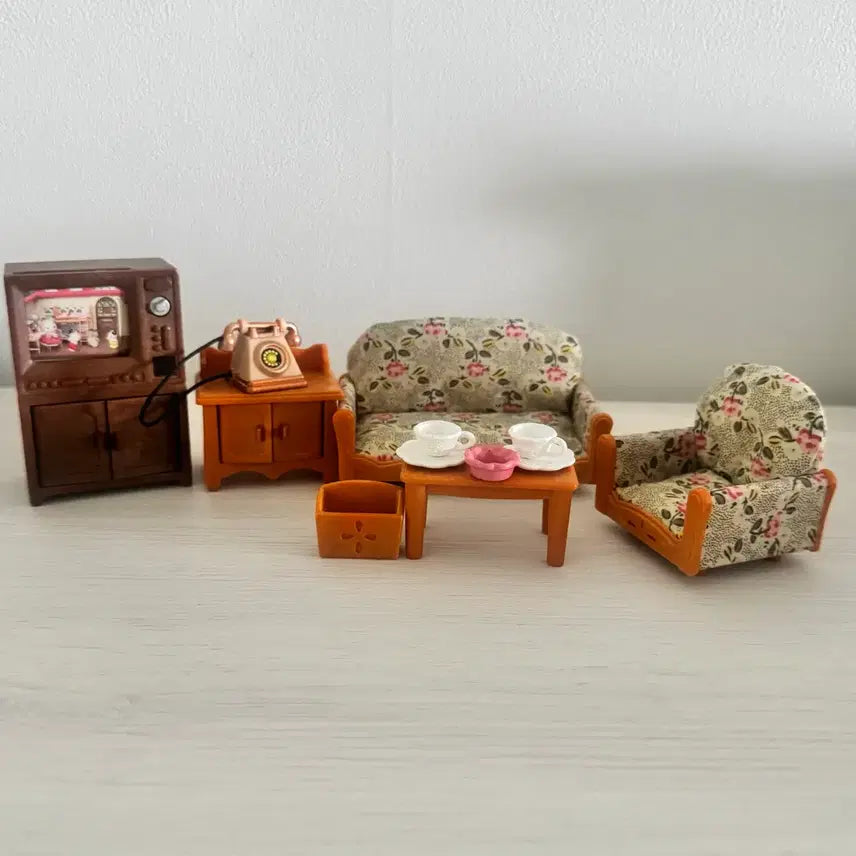 [BUNJANG] Sylvanian Families Classic Living Room Set / 실바니안패밀리 클래식 거실 세트(쇼파 티비 테이블 전화기 협탁 등)