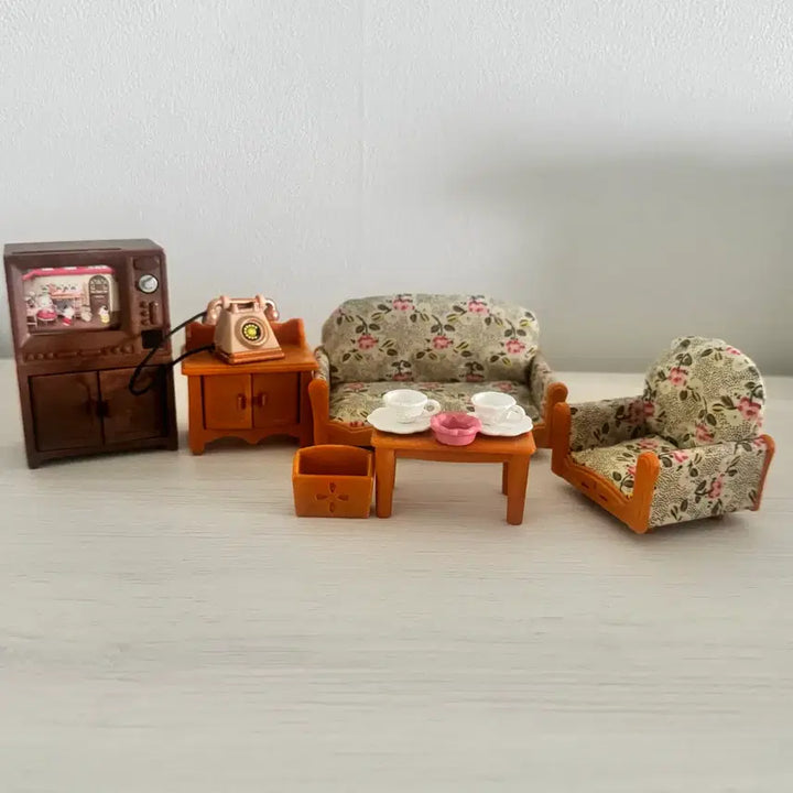 [BUNJANG] Sylvanian Families Classic Living Room Set / 실바니안패밀리 클래식 거실 세트(쇼파 티비 테이블 전화기 협탁 등)