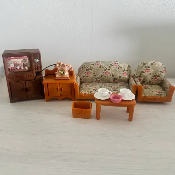 [BUNJANG] Sylvanian Families Classic Living Room Set / 실바니안패밀리 클래식 거실 세트(쇼파 티비 테이블 전화기 협탁 등)