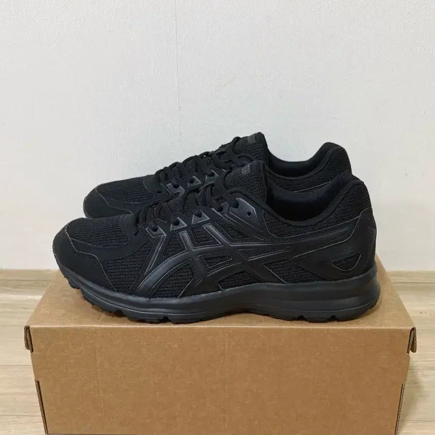 [BUNJANG] Asics Jog 100 2 All Black Sneakers (280mm) / [280] 아식스 조그 100 2 올 블랙 스니커즈