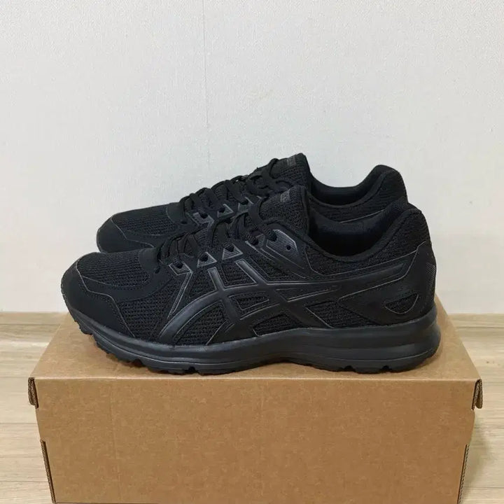 [BUNJANG] Asics Jog 100 2 All Black Sneakers (280mm) / [280] 아식스 조그 100 2 올 블랙 스니커즈