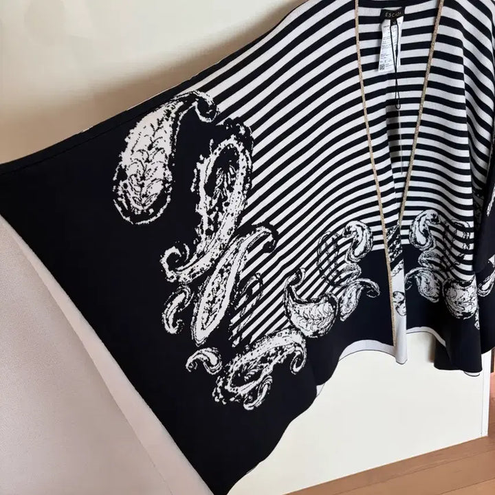 [SOLD OUT] 에스까다 판초