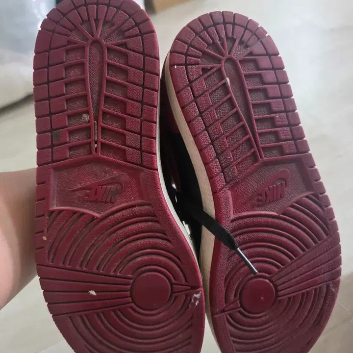 [BUNJANG] Air Jordan 1 Retro High OG Bred Band Sneakers / 조던 1 레트로 하이 OG 브레드 밴드 275