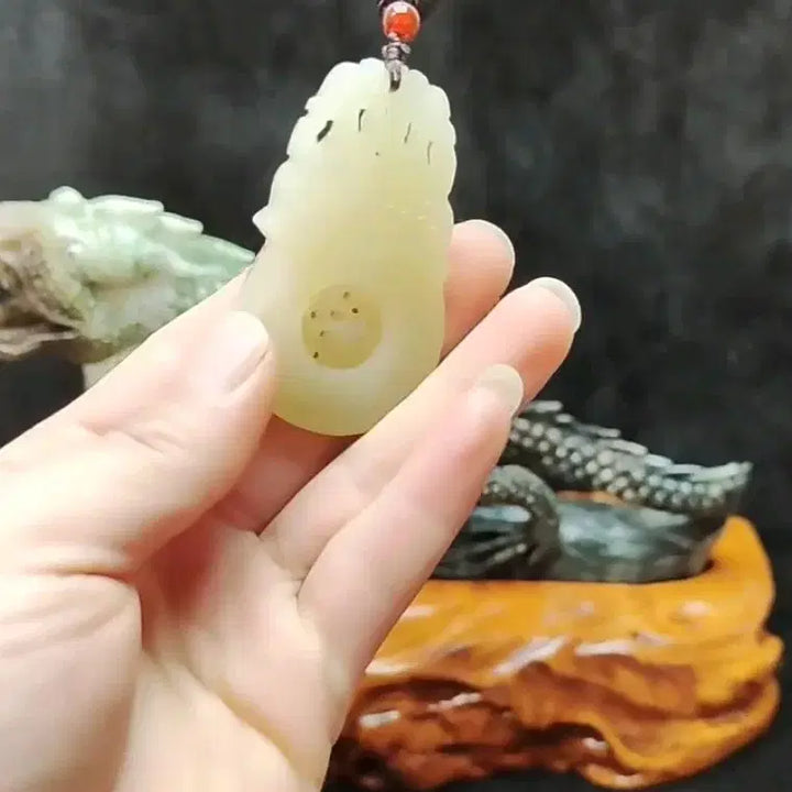 [BUNJANG] Natural White Jade Carved Feng Shui Chariot Wheel Pendant / 천연 백옥으로 조각한 풍수 수레바퀴 펜던트