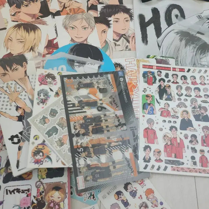 [BUNJANG] Haikyuu!! Merchandise Bundle: Photocard, Stickers, Fan, Bag, and More / 급처라 완전 싸게 하이큐 책 + 공식+비공식 굿즈 포카 스티커 부채 가방