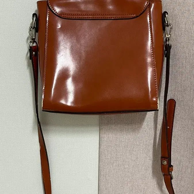 [BUNJANG] Caramel Vintage Leather Crossbody Bag / 카라멜 가죽 가방