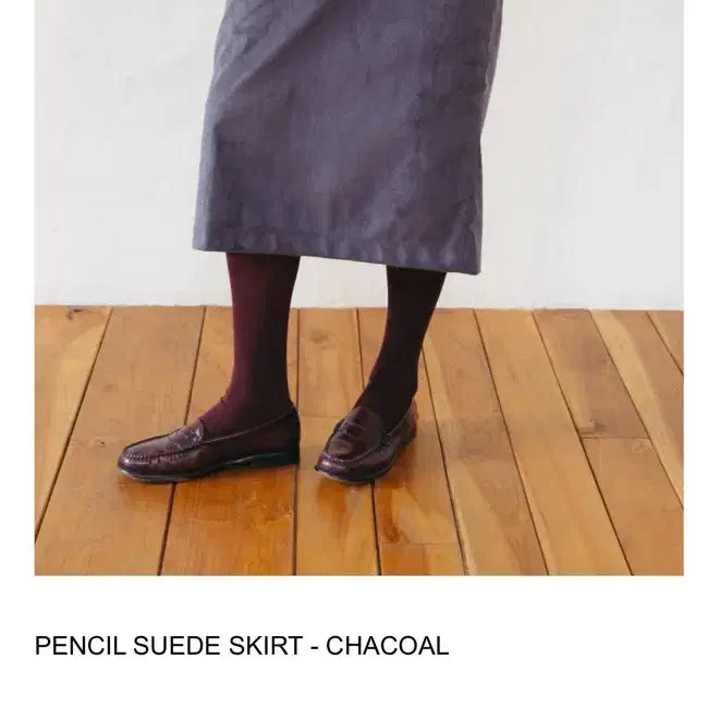 [SOLD OUT] 온무드 펜슬 스웨이드 스커트 차콜