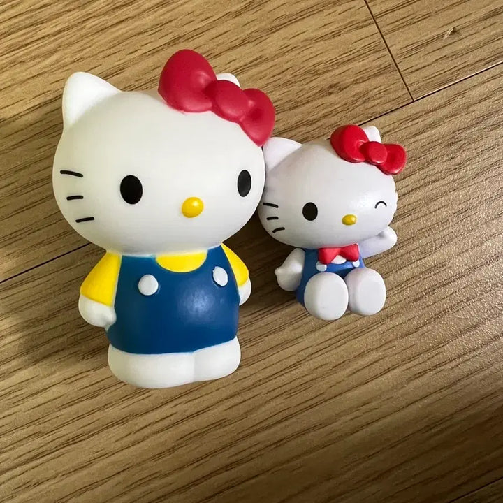 [BUNJANG] Hello Kitty Figure Bundle Set (2 Types) / 헬로키티 피규어 2종 일괄
