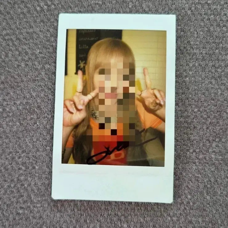 [BUNJANG] LUMINOUS Vivi Signed Polaroid / 루셈블 비비 싸인 폴라로이드