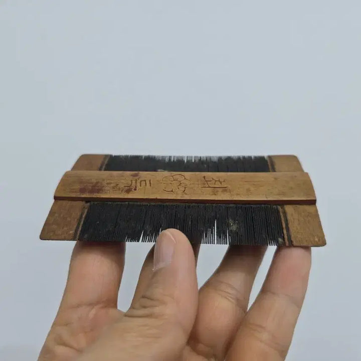 [BUNJANG] Antique Wooden Fine-tooth Comb / 민속품 나무 빗살 참빗