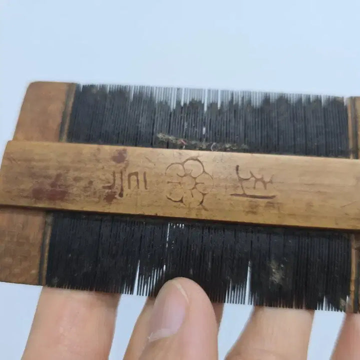 [BUNJANG] Antique Wooden Fine-tooth Comb / 민속품 나무 빗살 참빗
