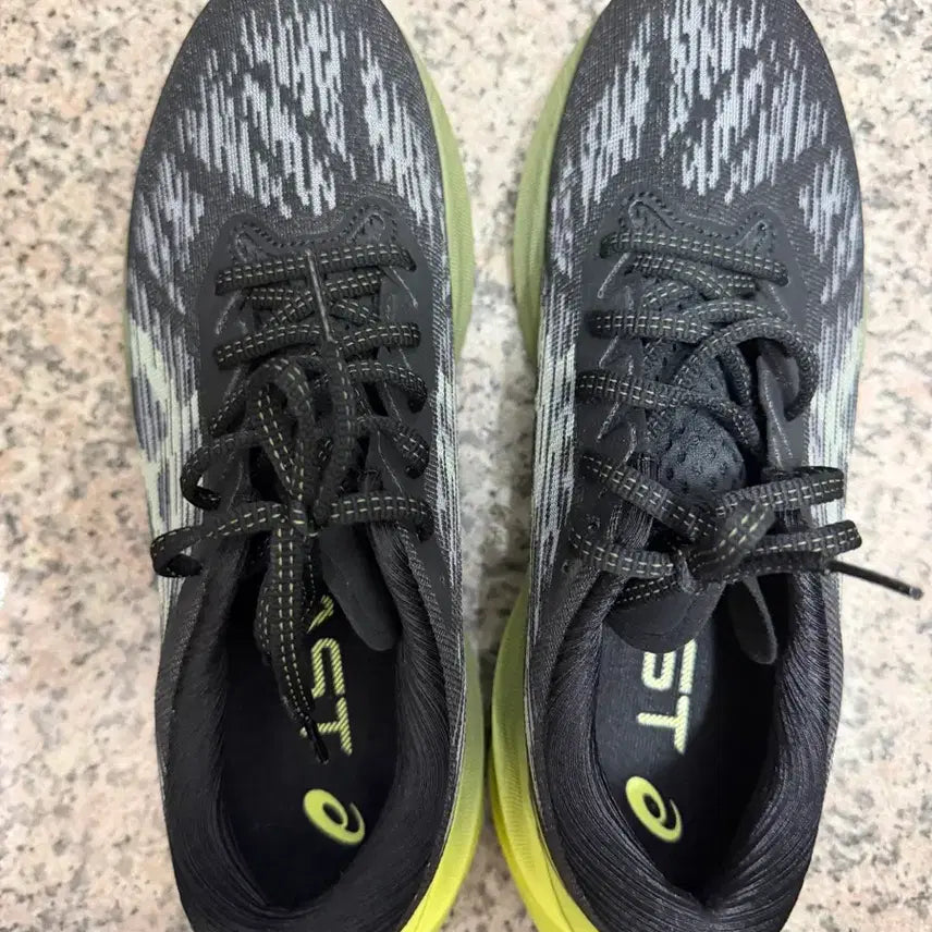 [BUNJANG] ASICS NovaBlast 3 Running Shoes (Leaf Green, 255mm) / 노바블라스트3 리프그린 255