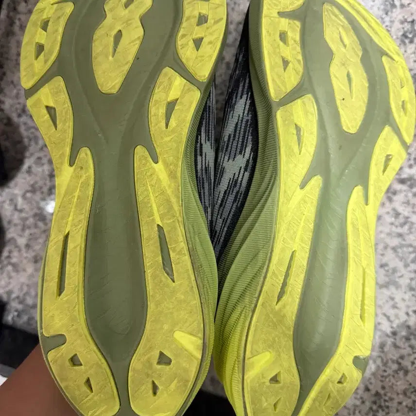 [BUNJANG] ASICS NovaBlast 3 Running Shoes (Leaf Green, 255mm) / 노바블라스트3 리프그린 255
