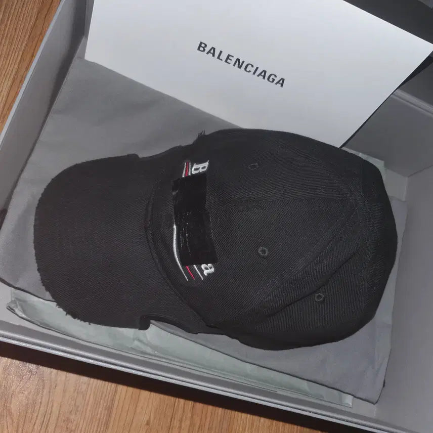 [SOLD OUT] 발렌시아가 개퍼 캡 블랙