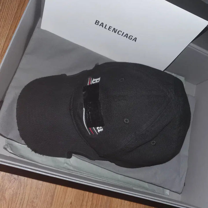 [SOLD OUT] 발렌시아가 개퍼 캡 블랙