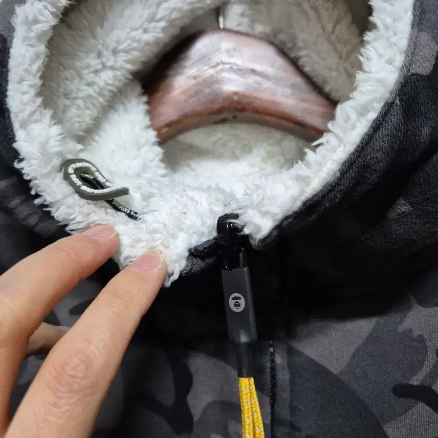 [BUNJANG] Ape Original Reversible Fleece Hooded Zip-Up 100 / 에이프 정품 리버시블 플리스 후드 집업100