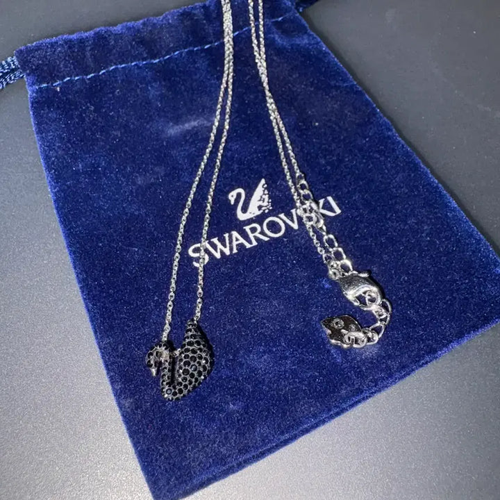 [BUNJANG] Swarovski Black Swan Necklace / 스와로브스키 목걸이 블랙스완