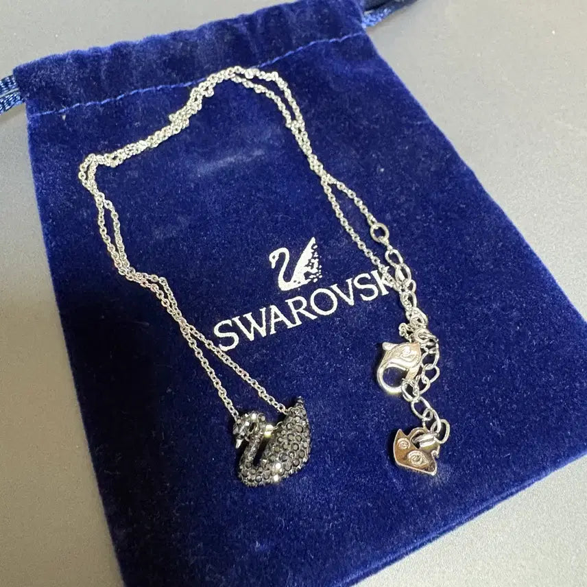 [BUNJANG] Swarovski Black Swan Necklace / 스와로브스키 목걸이 블랙스완