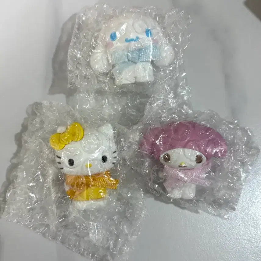 [BUNJANG] Sanrio Characters Random Badge (My Melody, Cinnamoroll, Hello Mimi) / 산리오 캐릭터 대상 랜덤 뱃지 (마이멜로디,시나모롤,헬로미미)