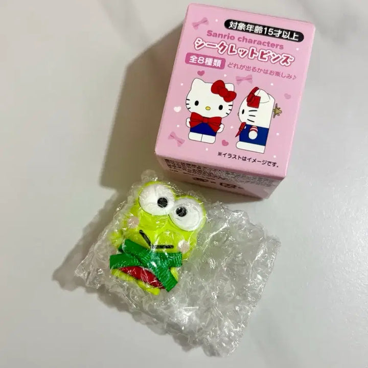[BUNJANG] Sanrio Keroppi Random Badge / 산리오 캐릭터 대상 랜덤 뱃지 케로피