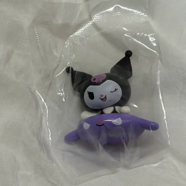 [BUNJANG] Sanrio Everyone Together Swimming Pool Tube Gacha Figure Kuromi / 산리오 모두함께 스위밍 풀 튜브 가챠 피규어 쿠로미