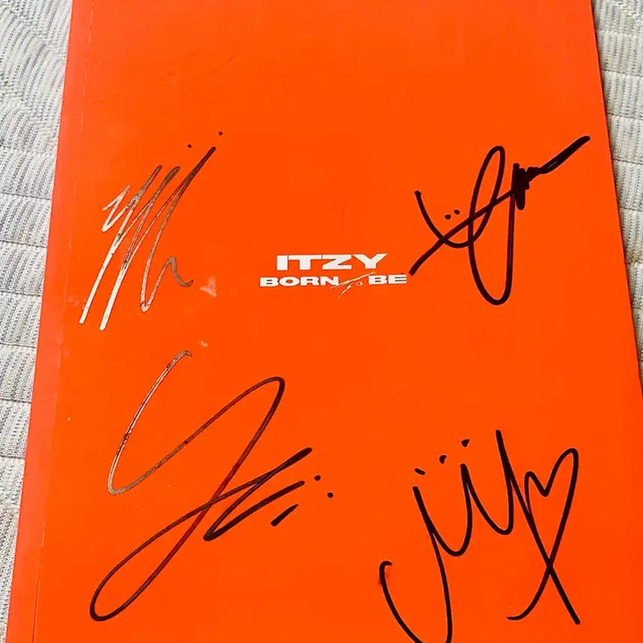 [BUNJANG] ITZY Autographed Album / 있지 ITZY 친필싸인 앨범 비매