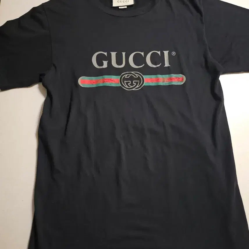 [BUNJANG] Gucci Stripe Logo Vintage Embroidered T-Shirt Size S / S 구찌 띠로고 빈티지 자수 반팔티셔츠