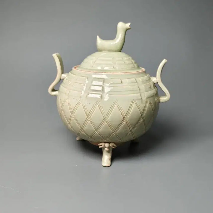 [BUNJANG] Yuan Dynasty Celadon Tripod Incense Burner with Gye-mun Pattern / [진품] 원나라 시기 출토품 청자 괘문 삼족향로 중국도자기 골동품 수집품