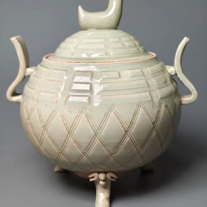[BUNJANG] Yuan Dynasty Celadon Tripod Incense Burner with Gye-mun Pattern / [진품] 원나라 시기 출토품 청자 괘문 삼족향로 중국도자기 골동품 수집품