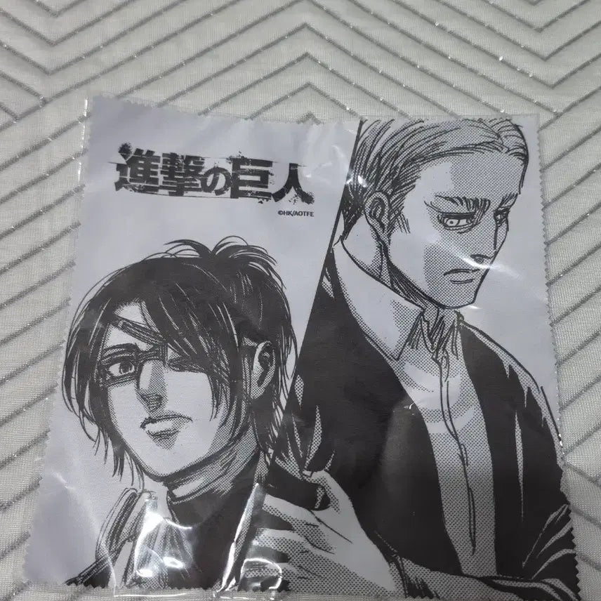 [BUNJANG] Attack on Titan Erwin &amp; Hange Ultra-Fine Fiber Multi-Cleaner (Official, New) / 진격의 거인 엘빈한지 초극세사 멀티클리너 정품 새상품 미사용